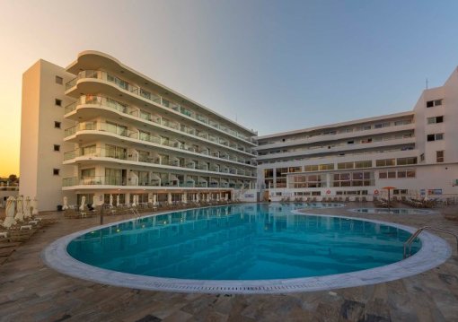 Dél-Ciprus utazás Hotel Tofinis 4*