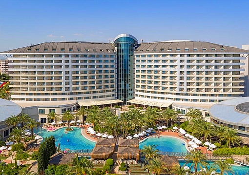 Antalya utazás Royal Wings 5*