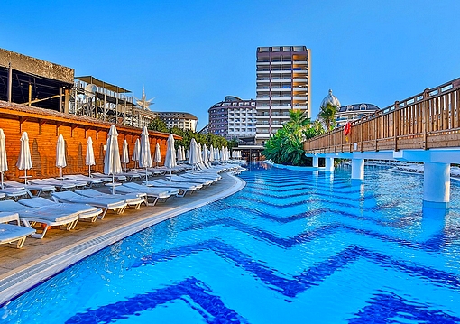 Antalya utazás Saturn Palace 5*