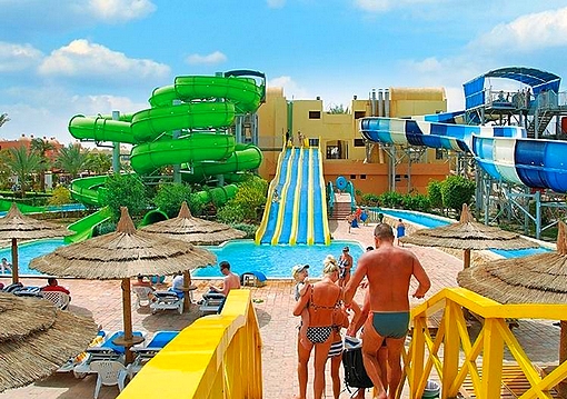Hurghada utazás Titanic Beach Spa & Aquapark 5*